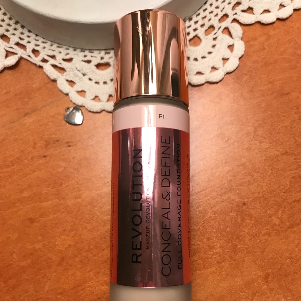 Makeup revolution conceal and define foundation